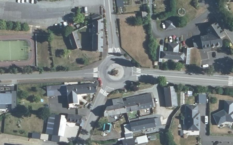 Vue aérienne du Rond-point anonyme n°96065572