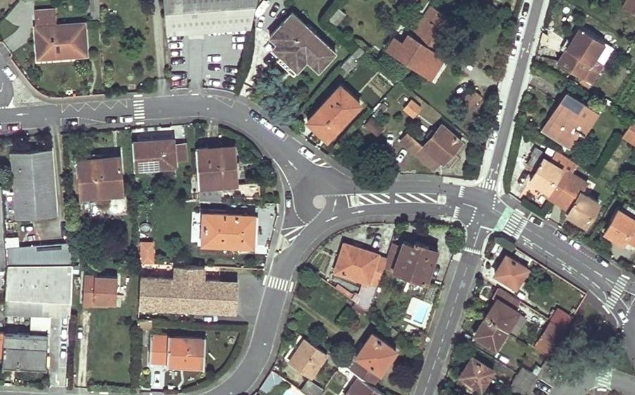 Vue aérienne du Rond-point anonyme n°960819526