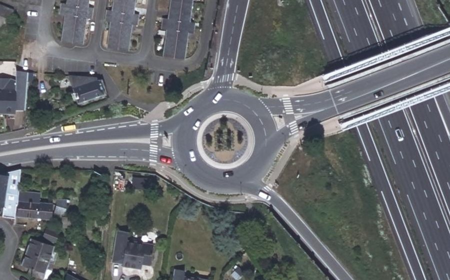 Vue aérienne du Rond-point anonyme n°960950388