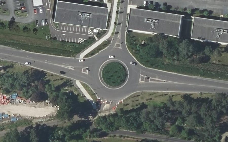 Vue aérienne du Rond-point anonyme n°961287187