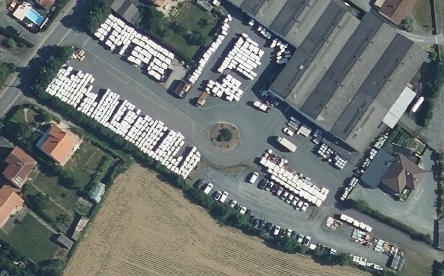 Vue aérienne du Rond-point anonyme n°96133107