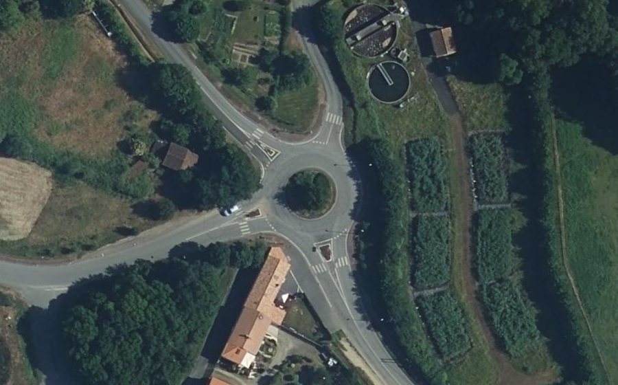 Vue aérienne du Rond-point anonyme n°96133407