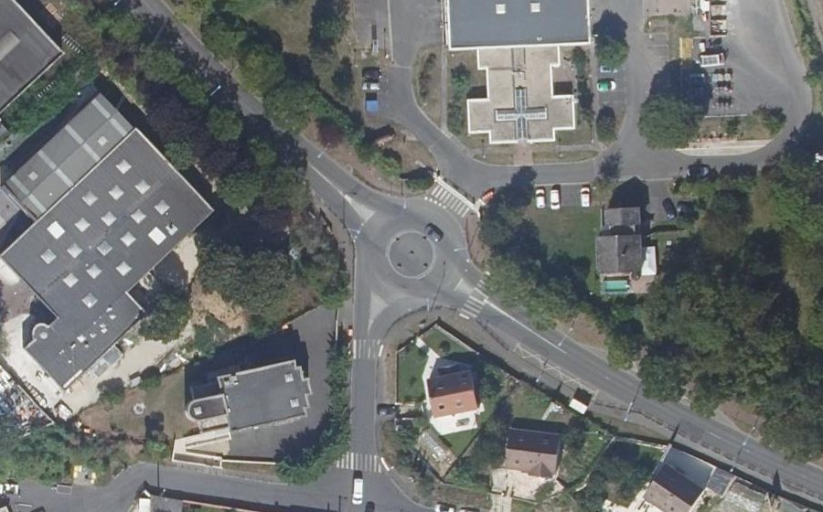 Vue aérienne du Rond-point anonyme n°961408037