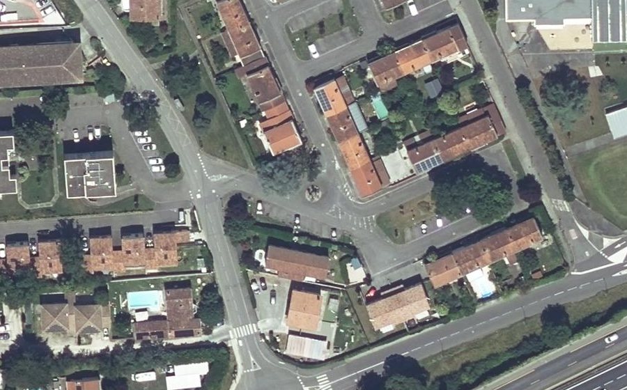 Vue aérienne du Rond-point anonyme n°961532631