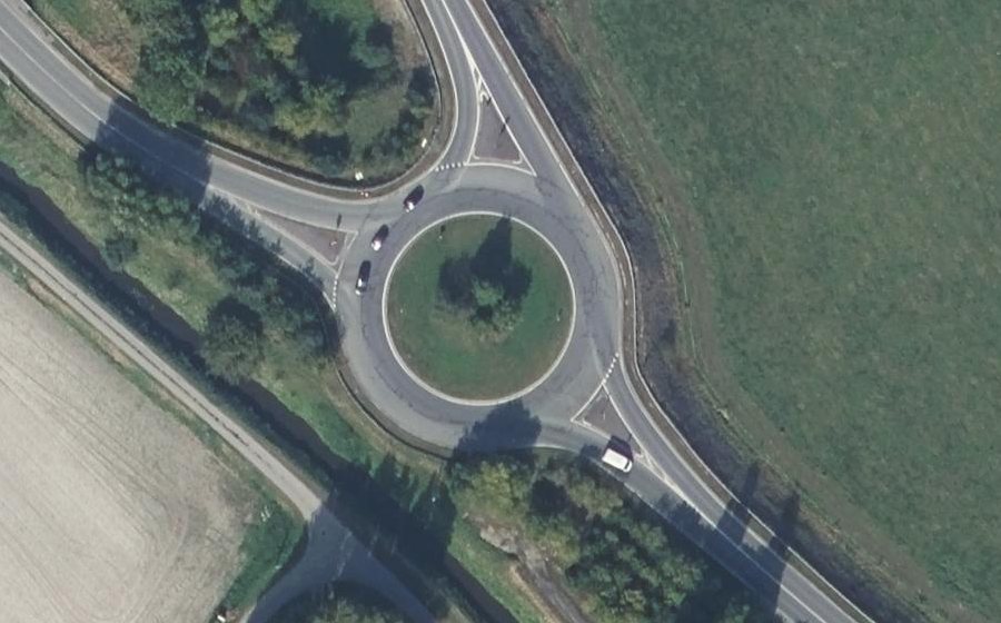 Vue aérienne du Rond-point anonyme n°96156854