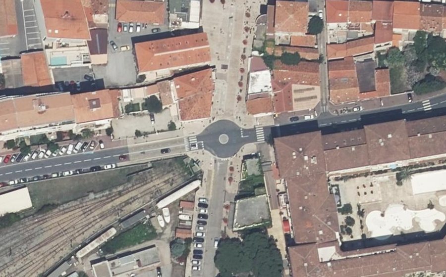 Vue aérienne du Rond-point anonyme n°961674793
