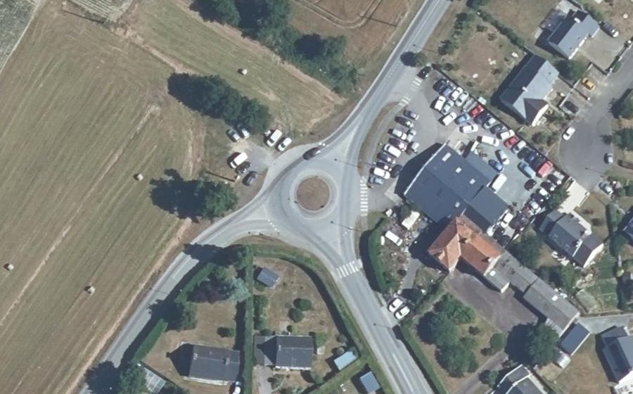 Vue aérienne du Rond-point anonyme n°961818921