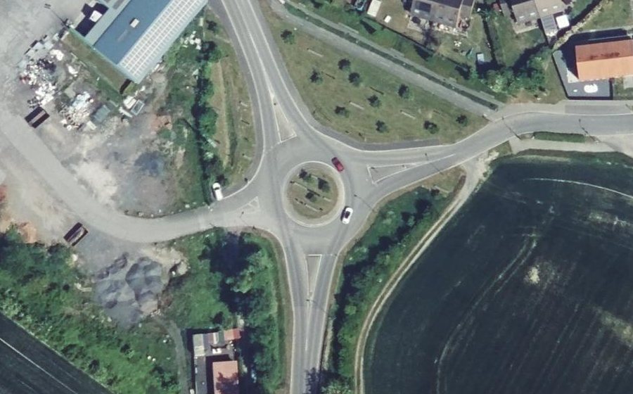Vue aérienne du Rond-point anonyme n°962080058