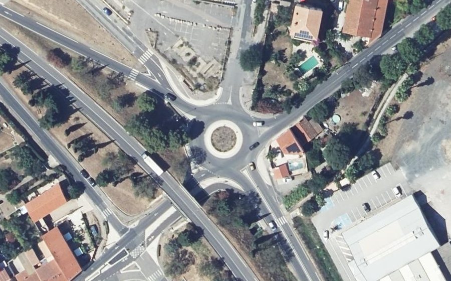 Vue aérienne du Rond-point anonyme n°962235073