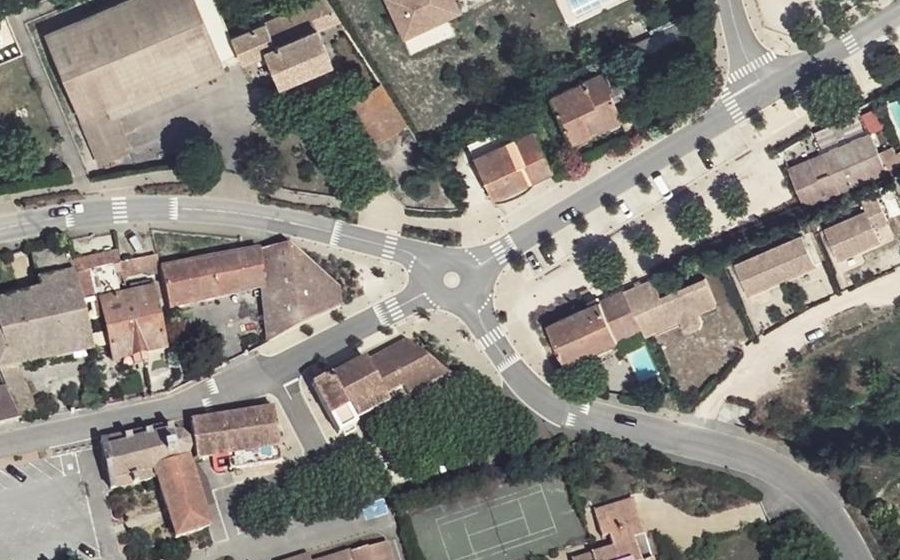 Vue aérienne du Rond-point anonyme n°962635721