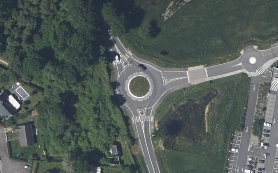 Vue aérienne du Rond-point anonyme n°962662517