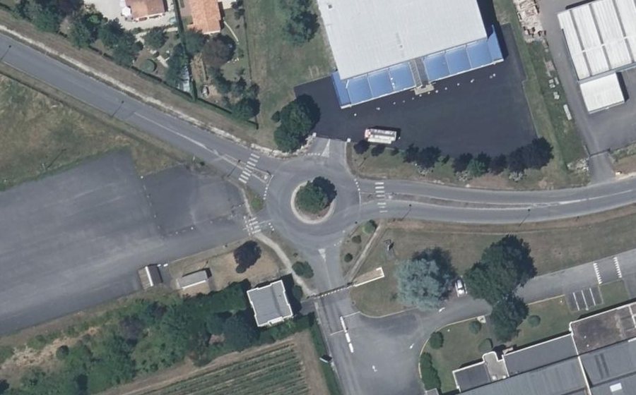 Vue aérienne du Rond-point anonyme n°962900224