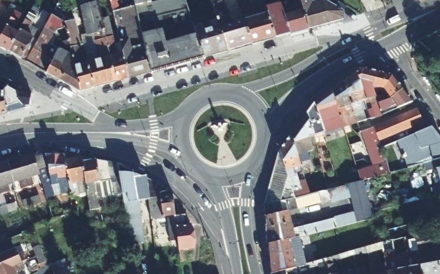 Vue aérienne du Rond-point anonyme n°962931311