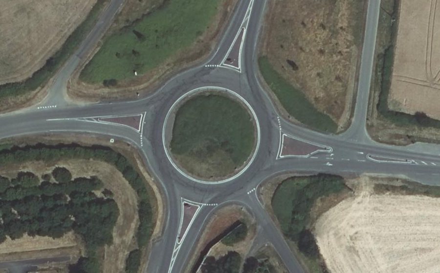 Vue aérienne du Rond-point anonyme n°96316602
