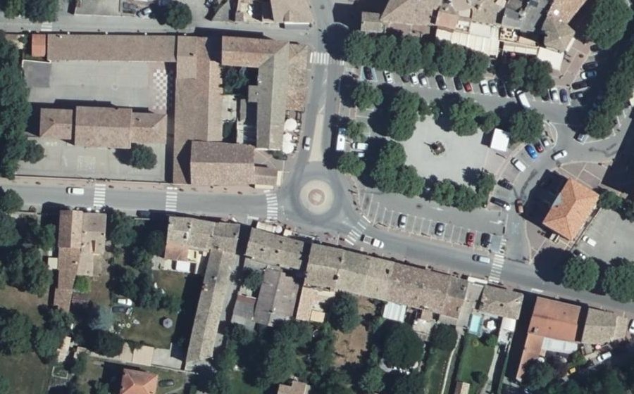 Vue aérienne du Rond-point anonyme n°96320120