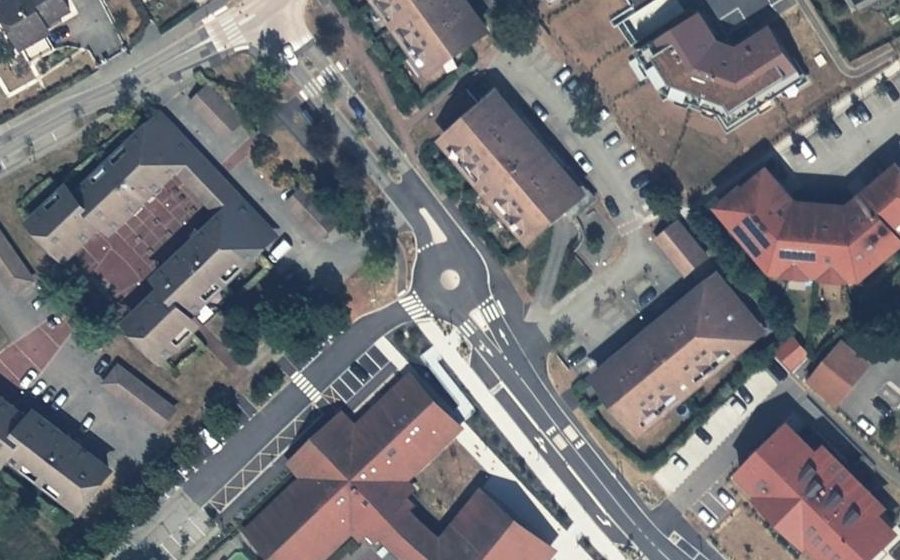 Vue aérienne du Rond-point anonyme n°963291444
