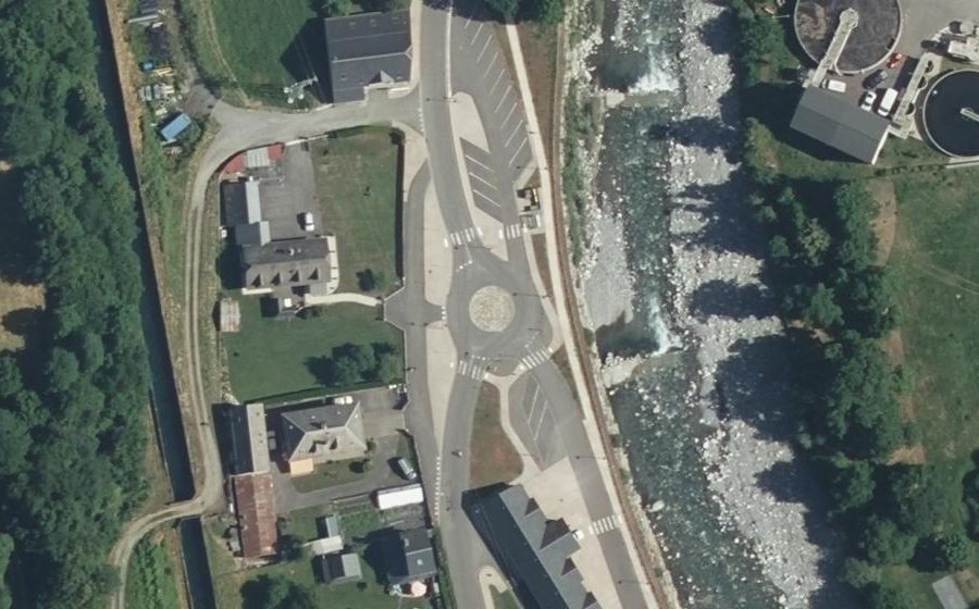 Vue aérienne du Rond-point anonyme n°963388547