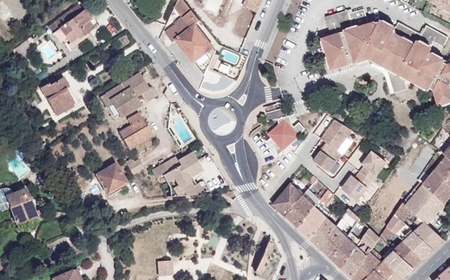 Vue aérienne du Rond-point anonyme n°963400999