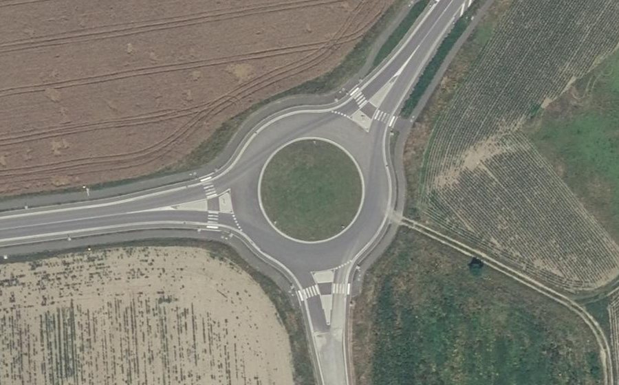 Vue aérienne du Rond-point anonyme n°963445285
