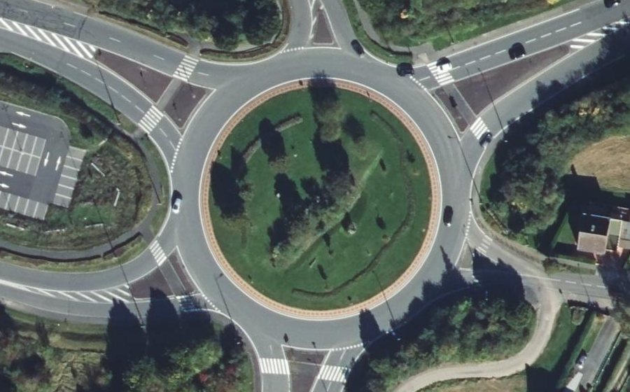 Vue aérienne du Rond-point anonyme n°96354796