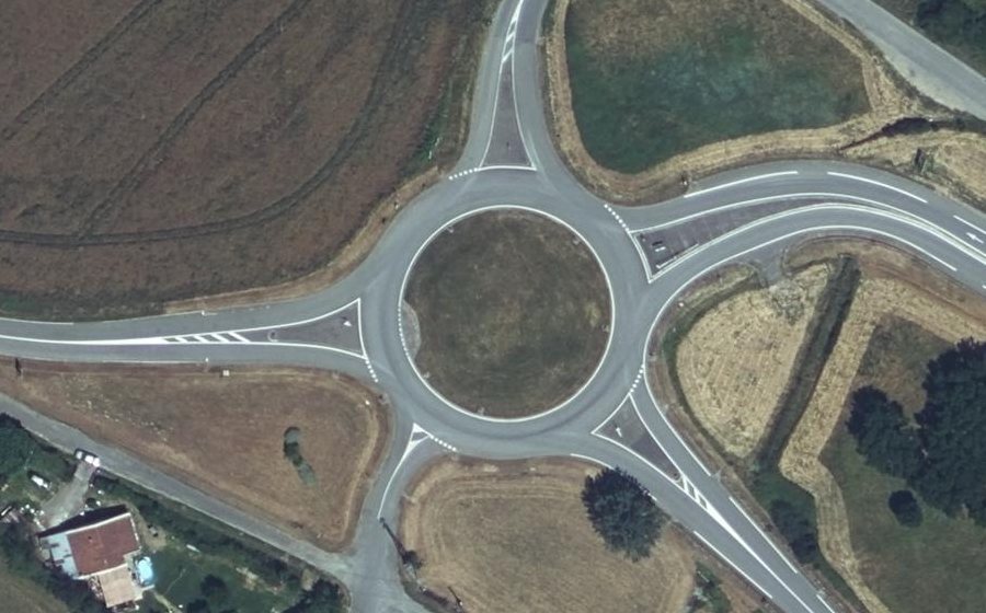 Vue aérienne du Rond-point anonyme n°96378641