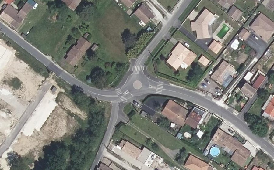 Vue aérienne du Rond-point anonyme n°963886565