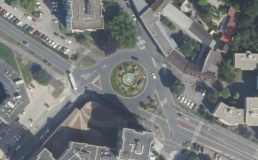 Vue aérienne du Rond-point anonyme n°964041145