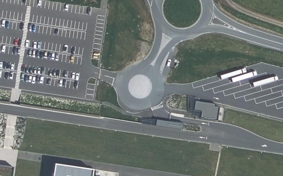 Vue aérienne du Rond-point anonyme n°964181899