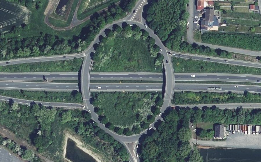 Vue aérienne du Rond-point anonyme n°964744591