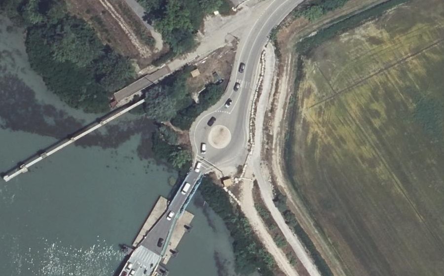 Vue aérienne du Rond-point anonyme n°965240938