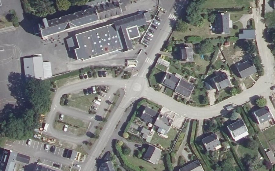 Vue aérienne du Rond-point anonyme n°96557438
