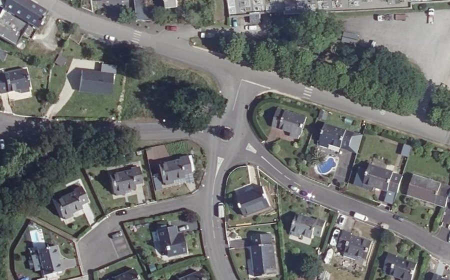 Vue aérienne du Rond-point anonyme n°96557530