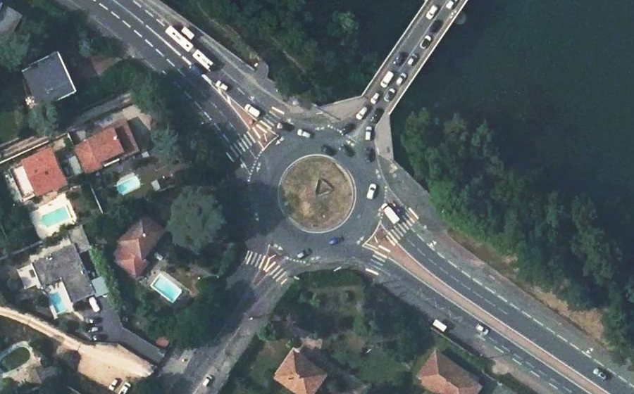 Vue aérienne du Rond-point anonyme n°965603885