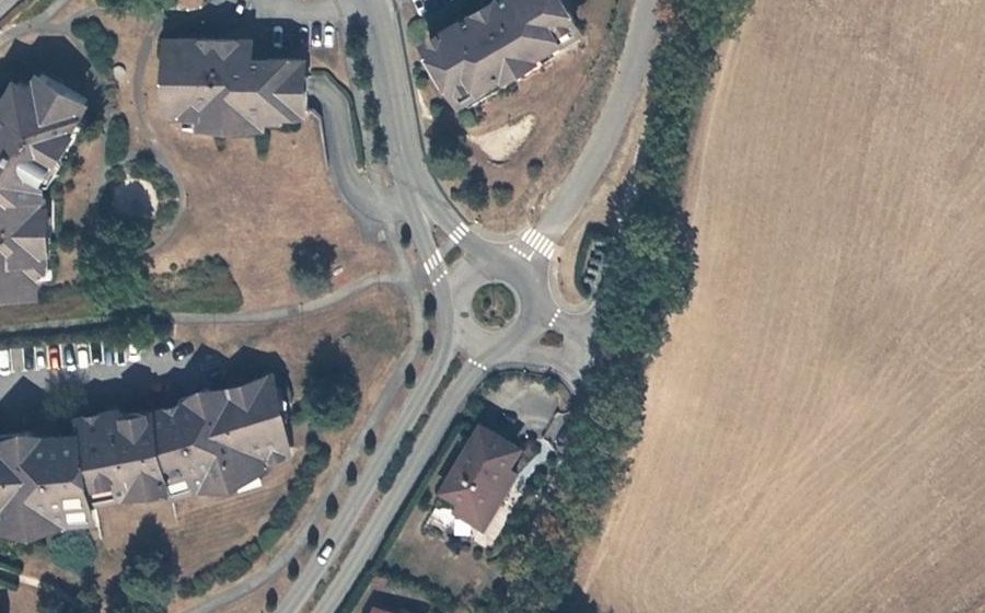Vue aérienne du Rond-point anonyme n°965728713