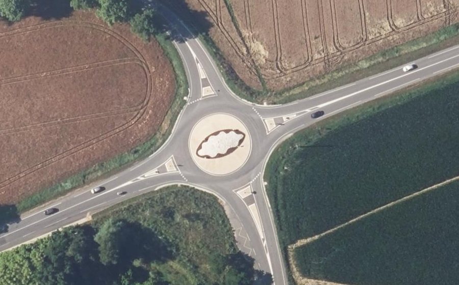 Vue aérienne du Rond-point anonyme n°965734383