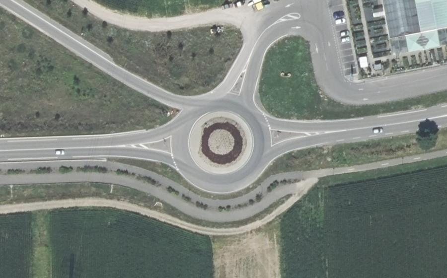 Vue aérienne du Rond-point anonyme n°965876974