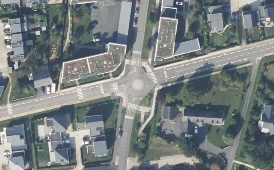 Vue aérienne du Rond-point anonyme n°965960501