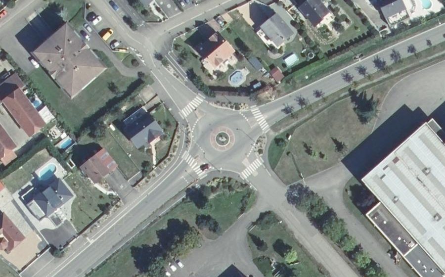 Vue aérienne du Rond-point anonyme n°965980578