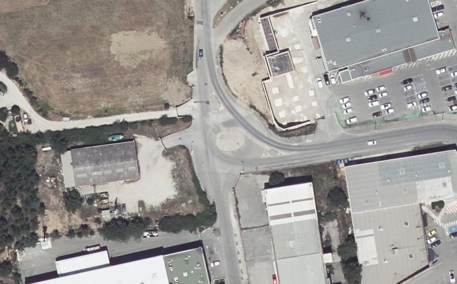 Vue aérienne du Rond-point anonyme n°96613943