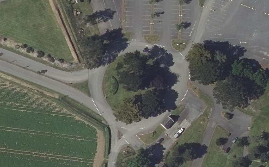Vue aérienne du Rond-point anonyme n°966185505