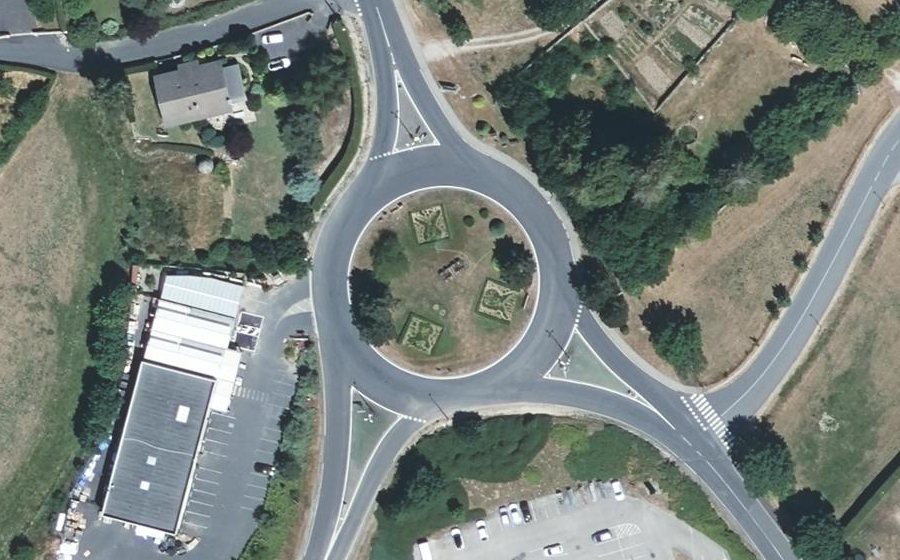 Vue aérienne du Rond-point anonyme n°96638365