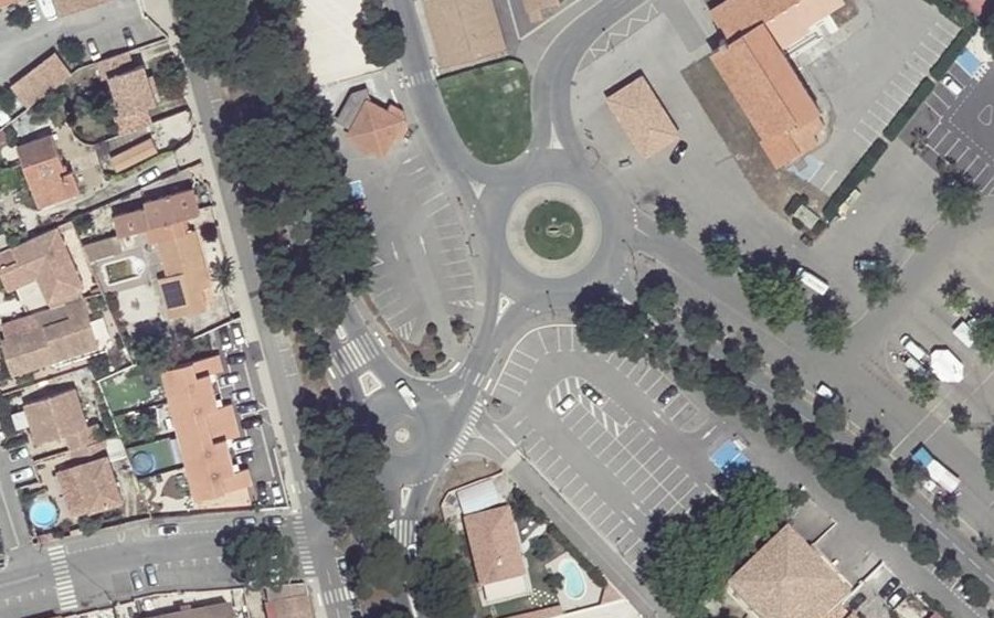 Vue aérienne du Rond-point du 8 Mai 1945