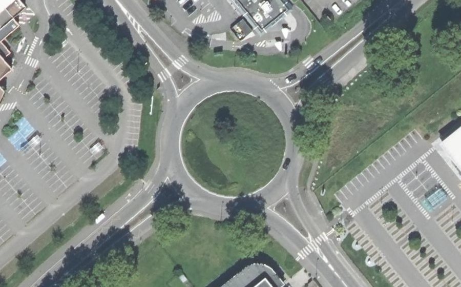 Vue aérienne du Rond-point anonyme n°9664224