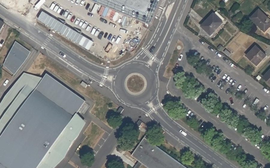 Vue aérienne du Rond-point anonyme n°966784077