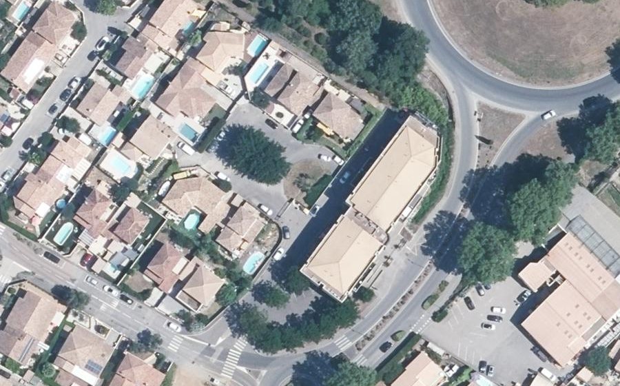 Vue aérienne du Rond-point anonyme n°96724689