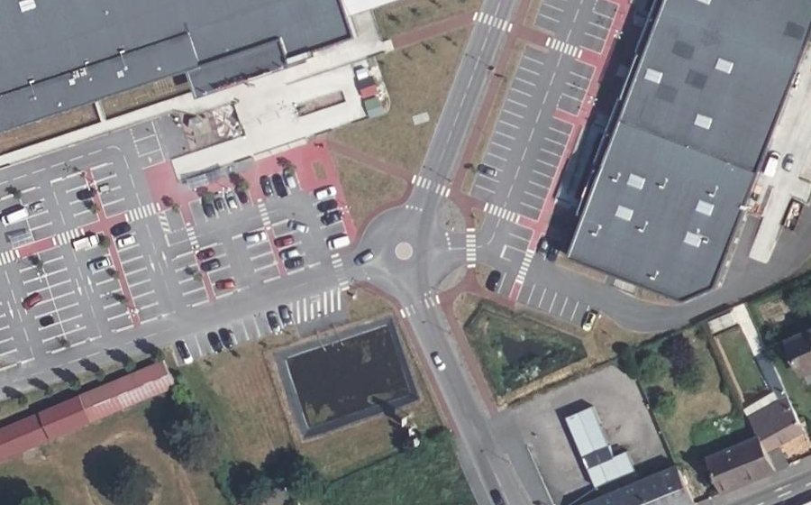 Vue aérienne du Rond-point anonyme n°967357870