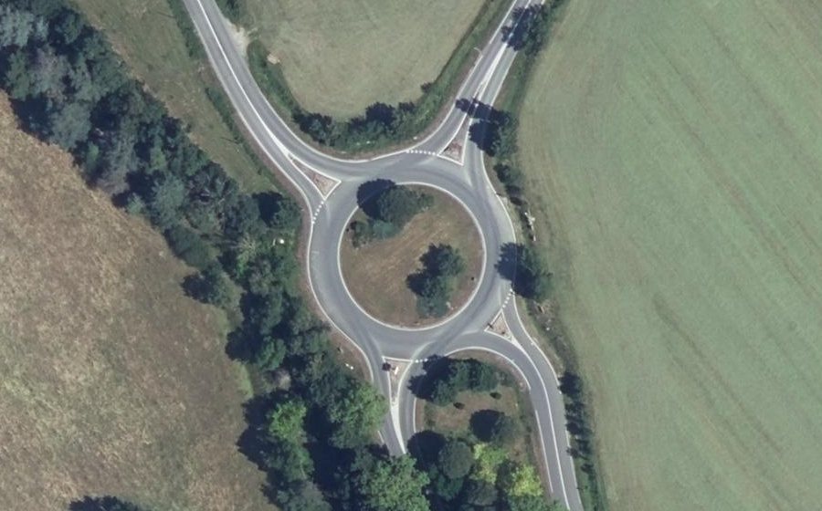Vue aérienne du Rond-point anonyme n°96741583