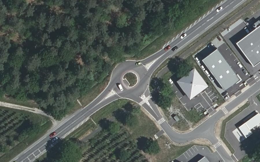 Vue aérienne du Rond-point anonyme n°967506570