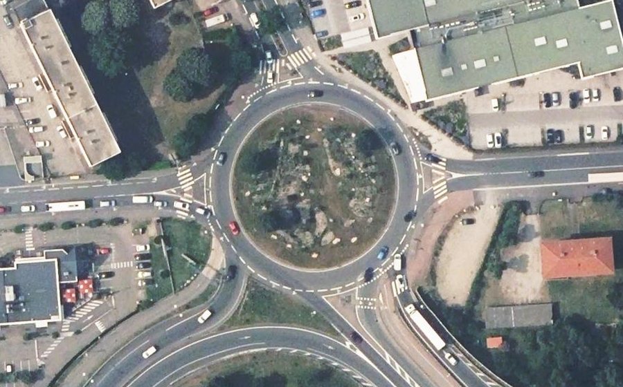 Vue aérienne du Rond-point anonyme n°967566419