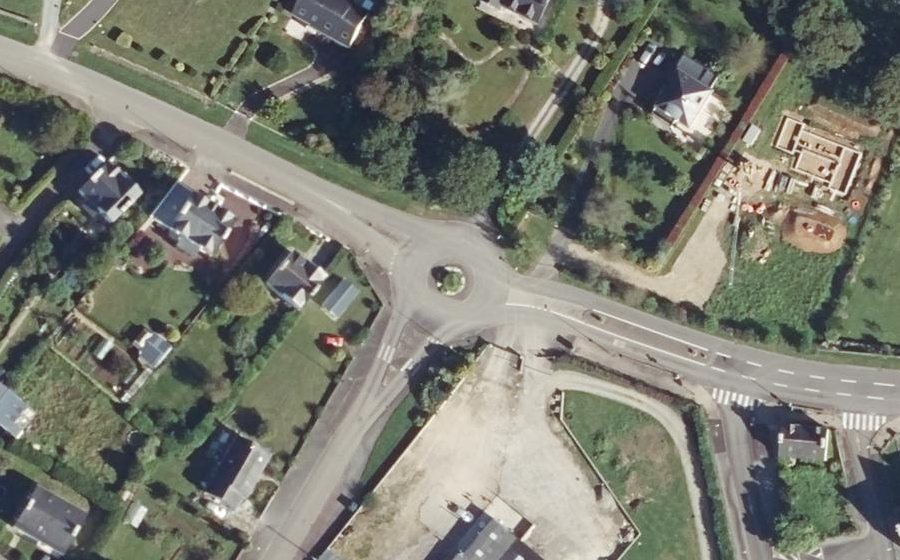 Vue aérienne du Rond-point anonyme n°967651696